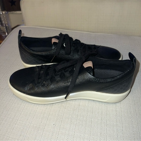 Ecco Womens Size 9W Golf Shoe Black Leather Lace Up Sneaker Spikeless Sneaker - Picture 7 of 11